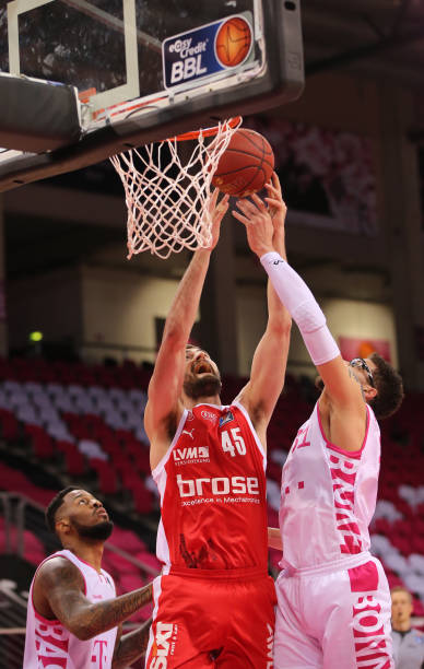 场屡次送出 场屡次送出